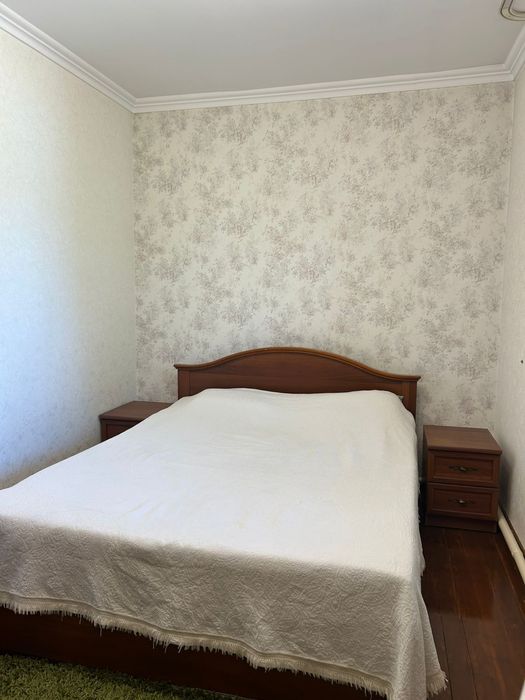 Кровать тумбочки и шкаф