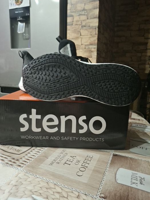 Продавам работни обувки