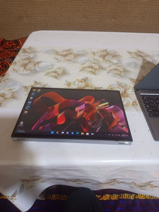 Noutbook 2ta ekranli