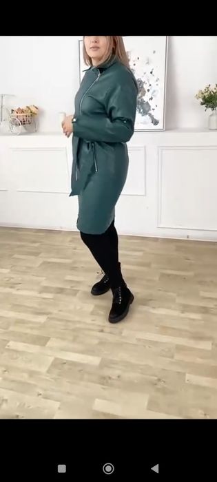 Продаю зеленую кожаную куртку очень теплая