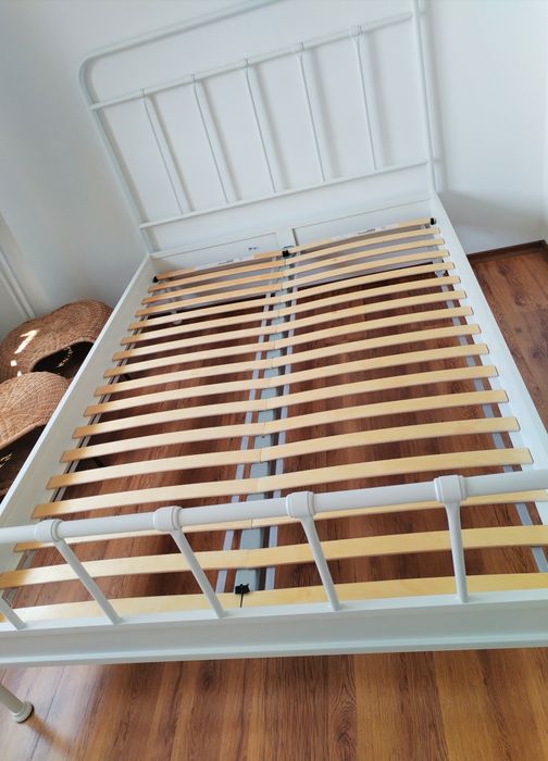 Cadru pat alb, 140/200 cm, cu somiere