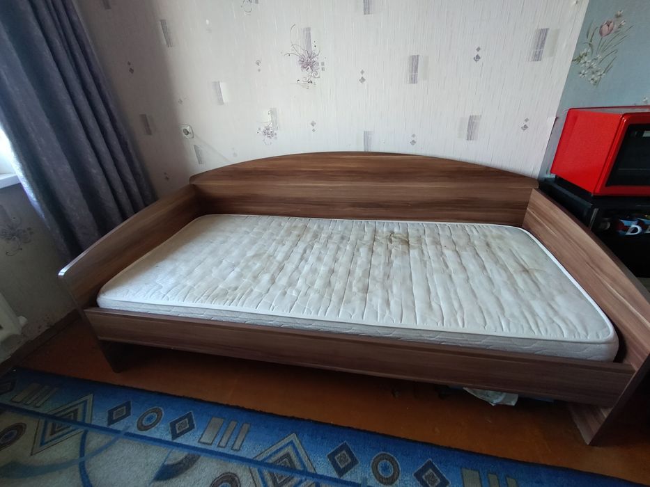 Кровать очень большой торг