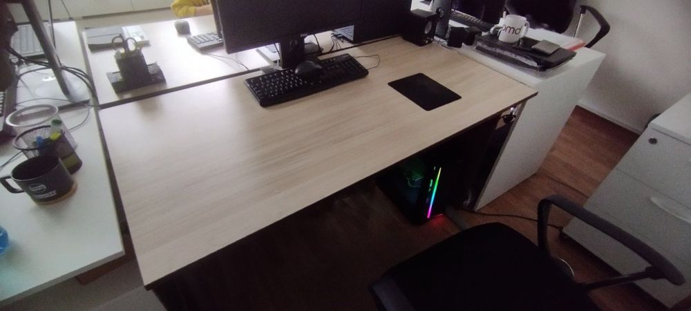 Офис бюра в перфектно състояние