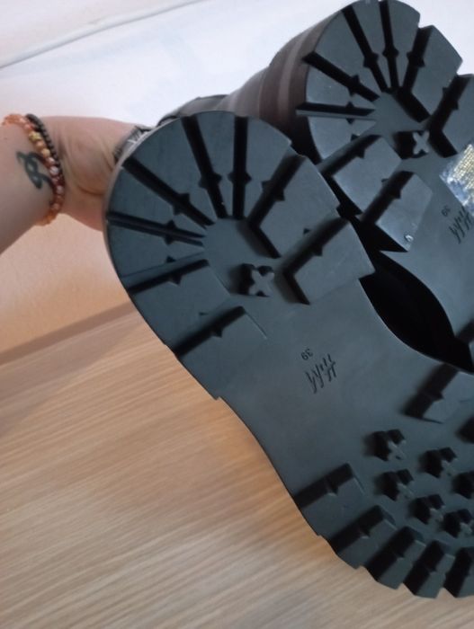 Ghete H&M noi fara defecte