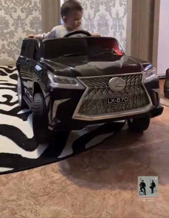 Продается машинка игрушечная