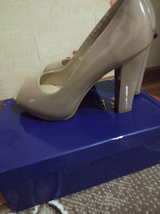 Продам туфли женские