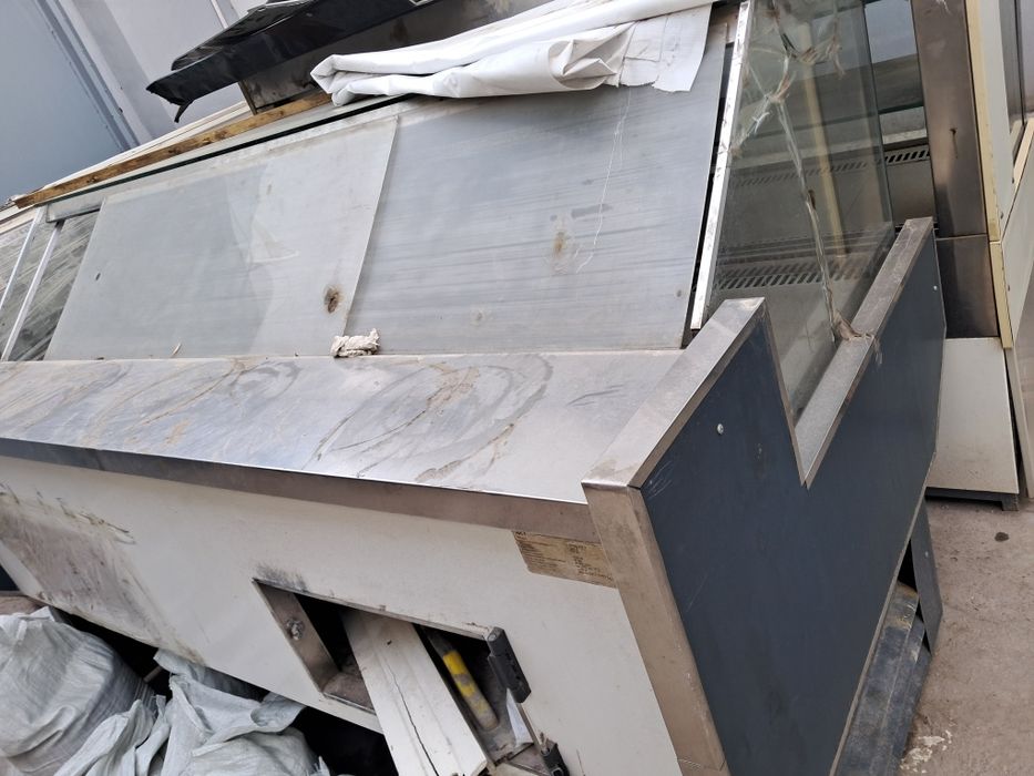 Dokonlar uchun vitrinalar bor arzon narxlarda