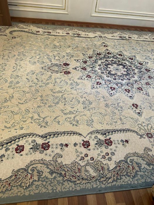 Ковер в отличном состояний