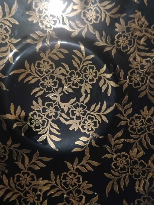 "Royal Stuart" две декоративни чинии със златна "шинуазри" декорация.