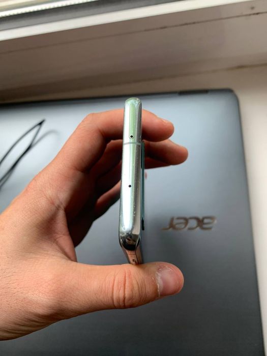 Galaxy S 10 Экран чистый и прозрачный, телефон в отличном состоянии.