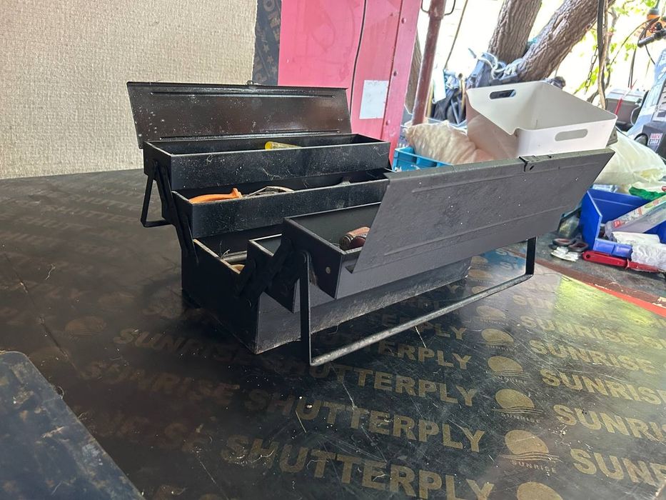 Метален Куфар за инструменти лот с малко гидоре комплект