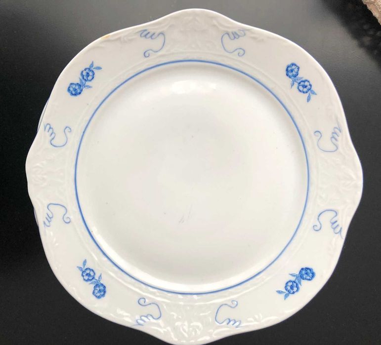 Obiecte de menaj: farfurii si castroane