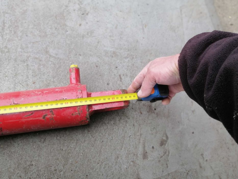 se vinde cilindru hidraulic