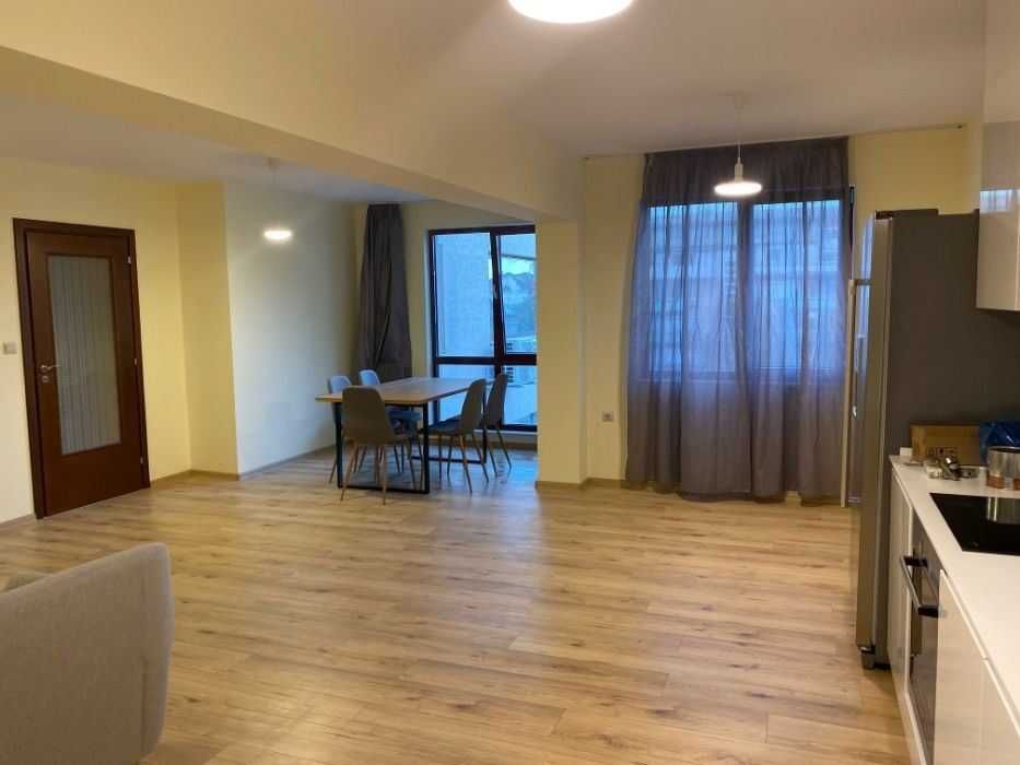 Четристаен апартамент в кв. Бъкстон