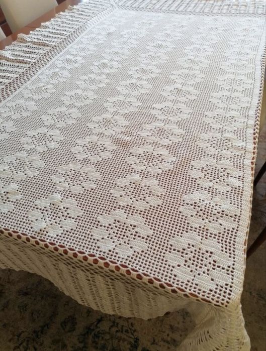 Покривка за маса изплетена на 1 кука