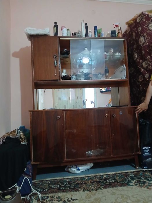 Продам старинный сервант