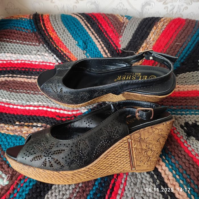 Продаю новые босоножки