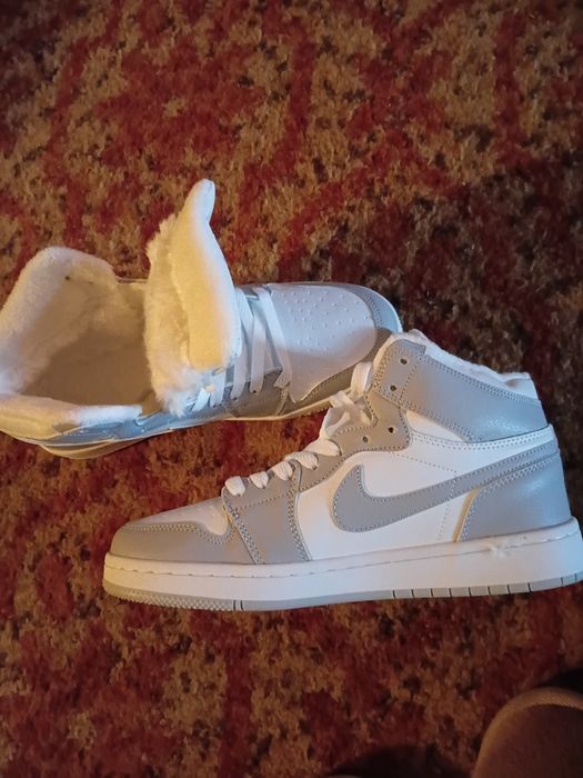 Продаются Кроссовки