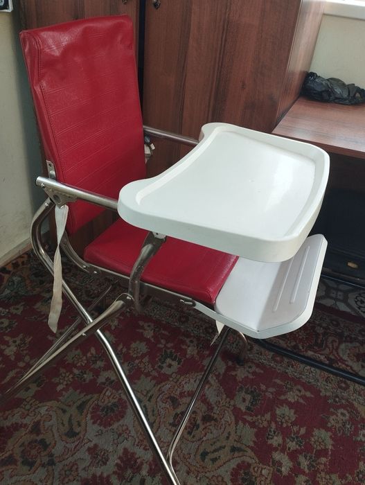 детский столик.крепкий новий