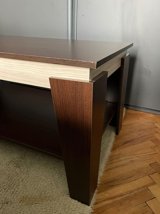 Дървена холна маса