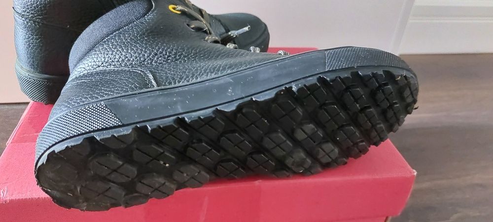 Продаю кожаные ботинки р. 33