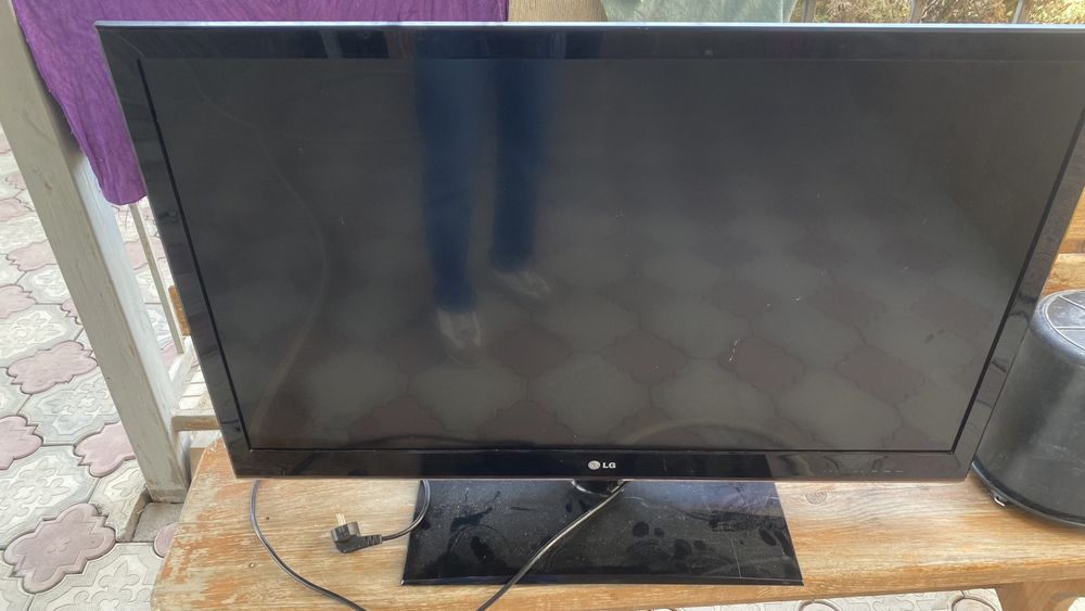 телевизор LG! В отличном состояний!