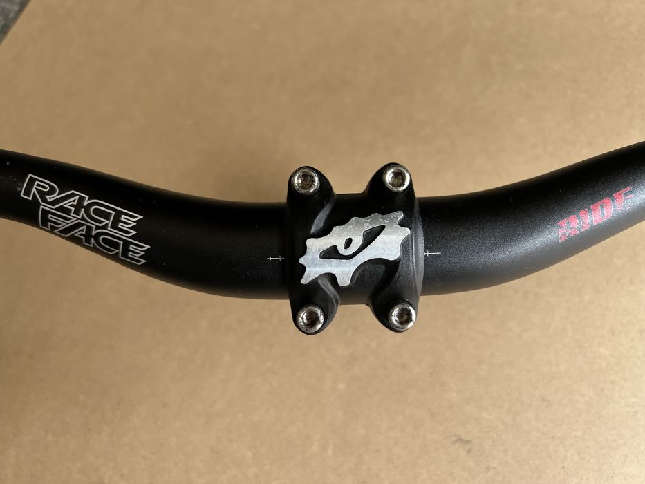 Кормило RaceFace, лапа RaceFace Ride