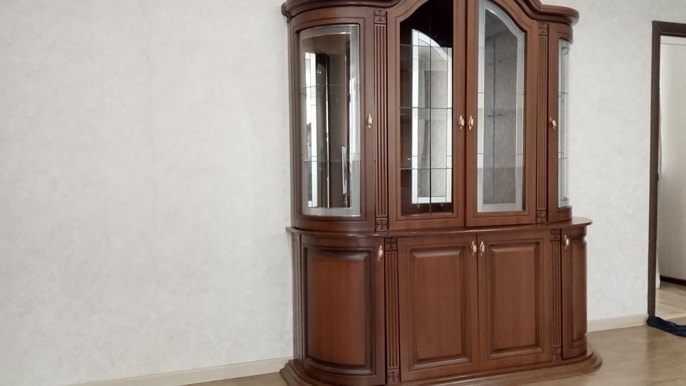 Сервант без одного стекла