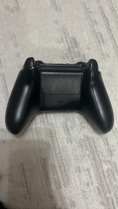 Продам Xbox one X на 1 тб