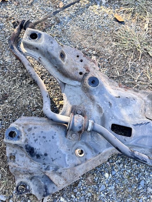 Продавам преден мост за Honda Jazz (2010)