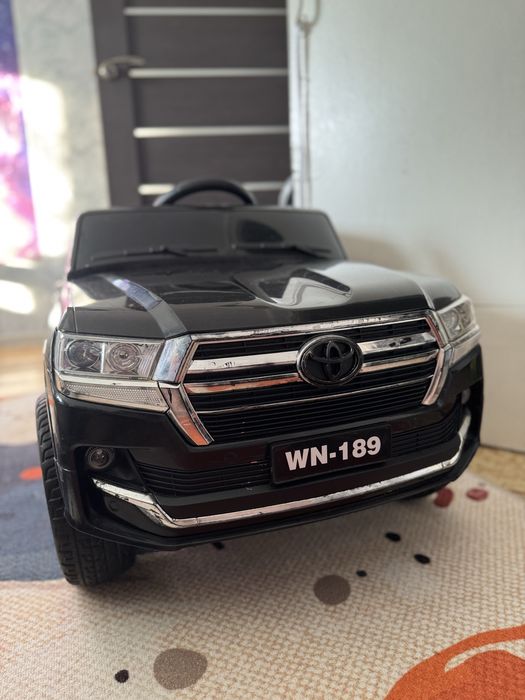 Машина детская с пультом