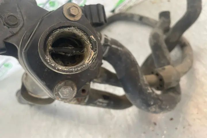 Carcasa termostat 032 121 111 Volkswagen VW Golf 2001 1.4 MT (75 hp)