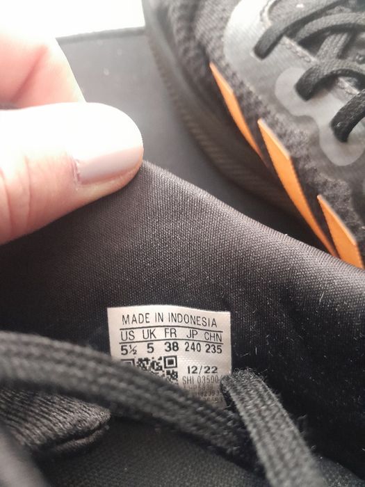 Pantofi sport Adidas, marimea 38,Stare foarte buna