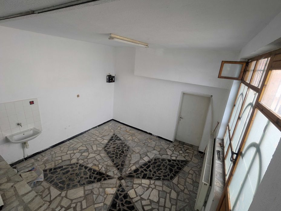 Дава се под наем Магазин в Карлово - 44 кв.м за 204 € - Снимка #6