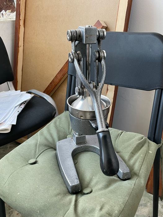 Presa citrice Zokura din fonta