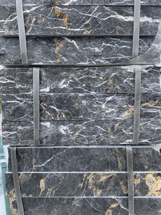 Marmura/ Travertin ghilotinat Negru Gri Cream Maro