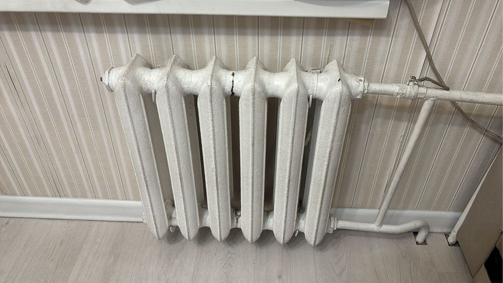 Продам чугунную батарею