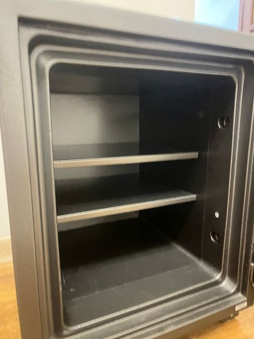 Продам сейф срочно