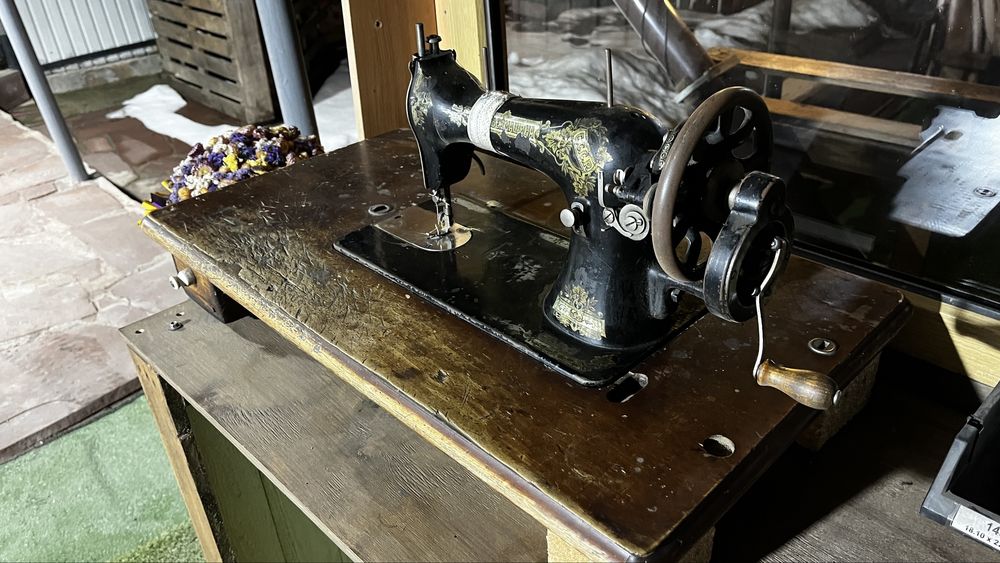 Винтажная швейная машинка