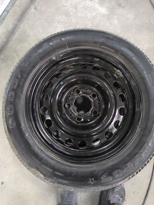 Продам запаску от мерседес 124