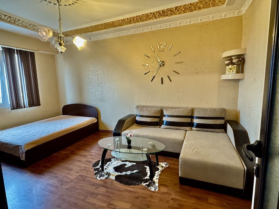 Дава се под наем Едностаен апартамент в Враца, Квартал 103 - 40 кв.м за 255 € - Снимка #3