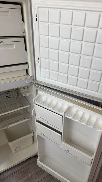 Продам холодильник на запчасти