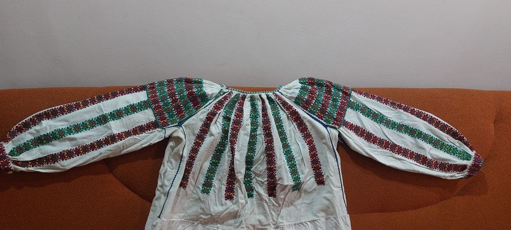 Costum national  autentic