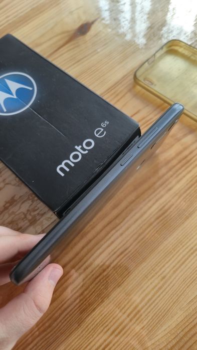 Motorola Moto E6s (32GB / 2GB RAM) – Пълен комплект