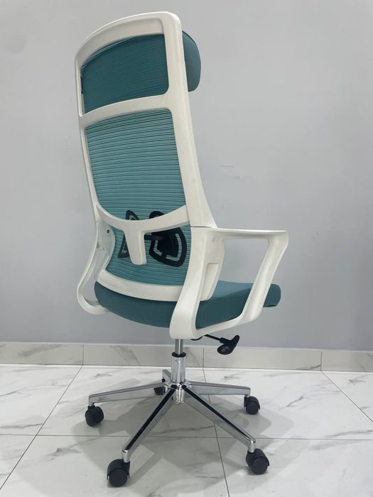 Офисное кресло модель beco black and blue