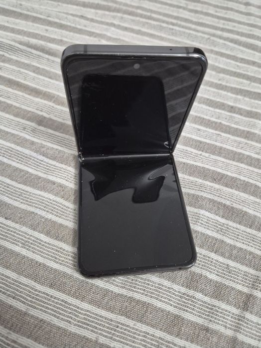 Samsung Galaxy Flip 4