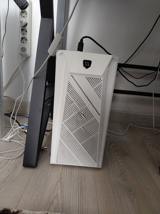 Vand pc gaming aceptabil ,in stare buna