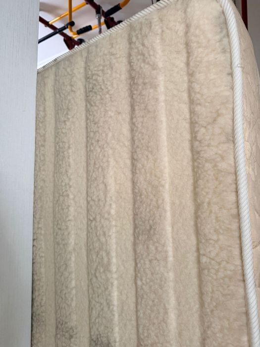 отдам даром тумбочки и матрас