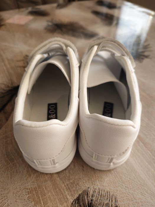 Продавам дамски маратонки н.38