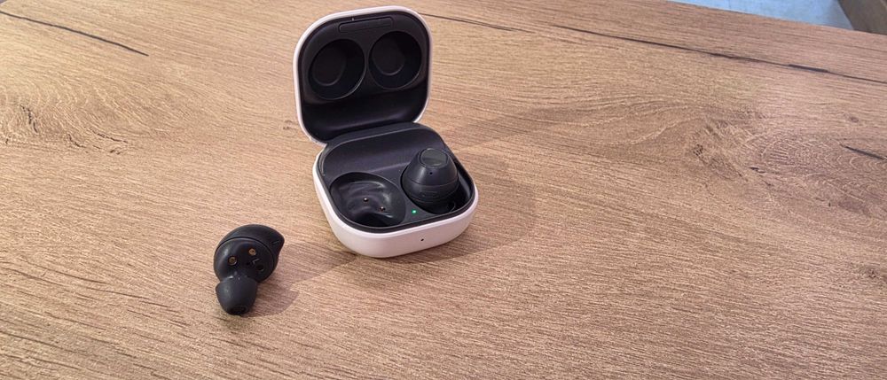 Samsung Galaxy Buds Fan Edition (FE) – SM-R400